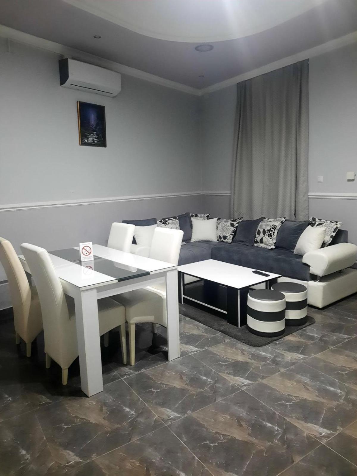 Apartments Royal Menex Požarevac Kamer foto